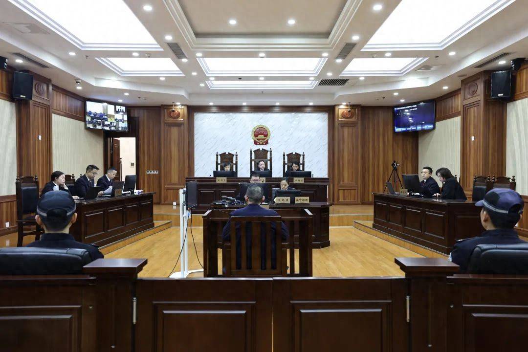 贵州省贵阳市消防救援支队原党委副书记、支队长李世永受贿、行贿案一审开庭