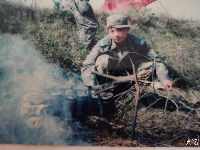 “空降兵十五勇士”之一的刘志保回忆17年前生死盲跳：该冲就冲
