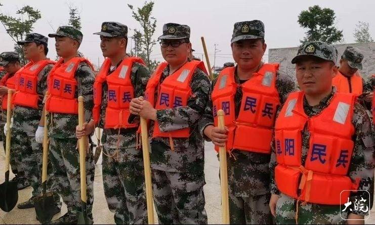 “空降兵十五勇士”之一的刘志保回忆17年前生死盲跳：该冲就冲