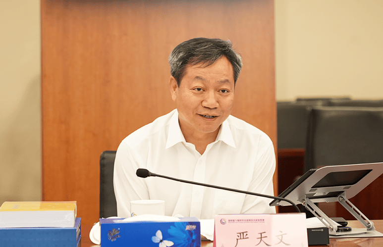严天文，已赴任湖北