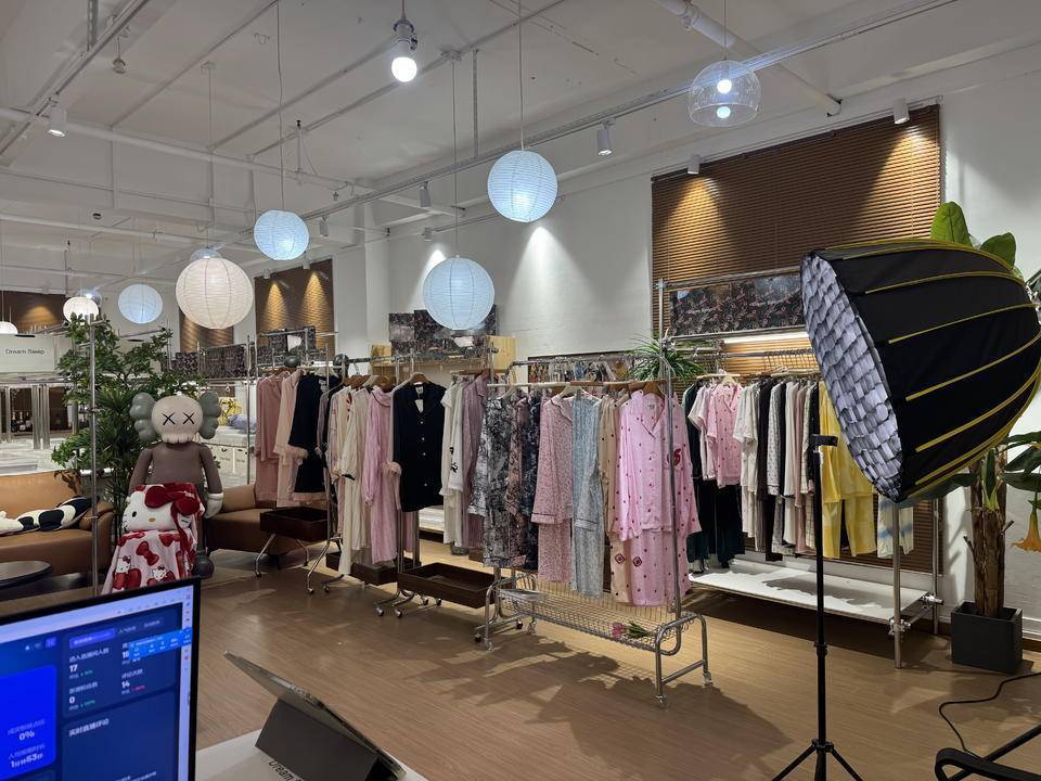 成本仅20元！上海警方成功破获一起生产、销售假冒品牌案，涉案金额4500余万元