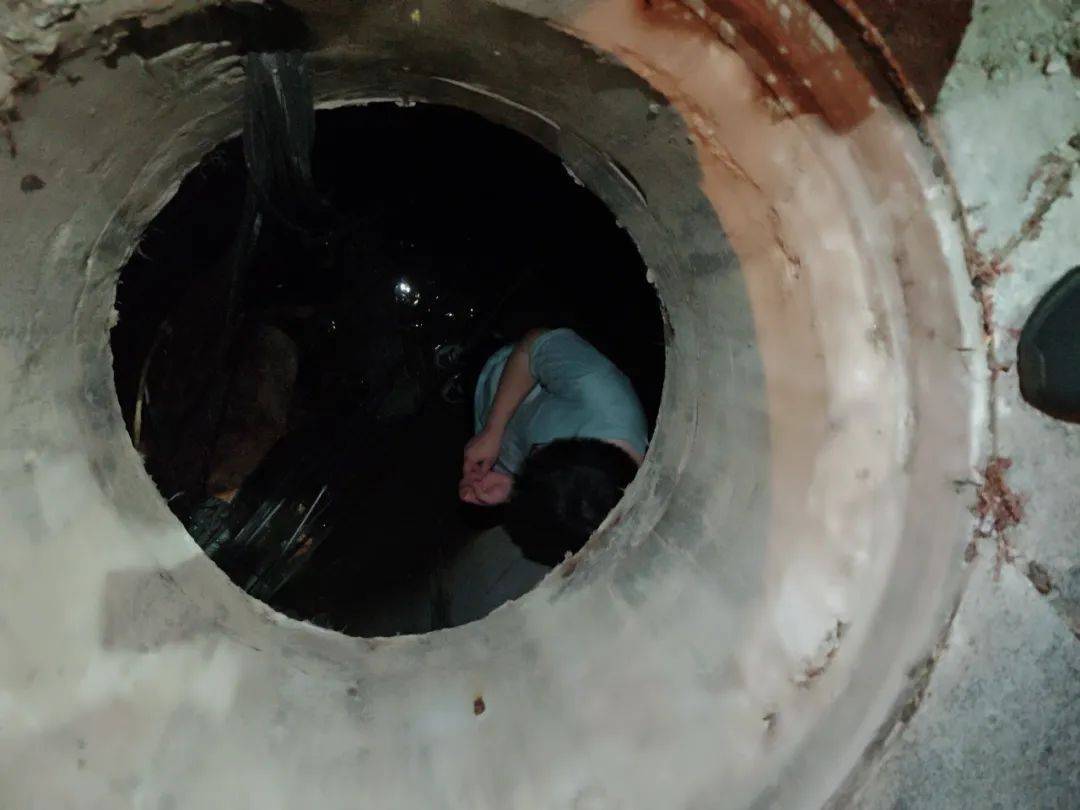 浙江一19岁男子与朋友在路上，走着走着人突然“消失”了！赶紧报警...