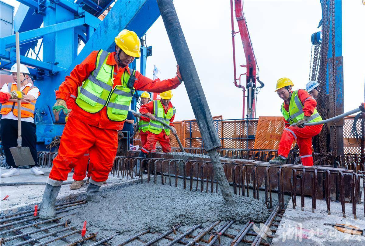 在鄂央企承建!昌九高铁南昌扬子洲赣江公铁大桥合龙