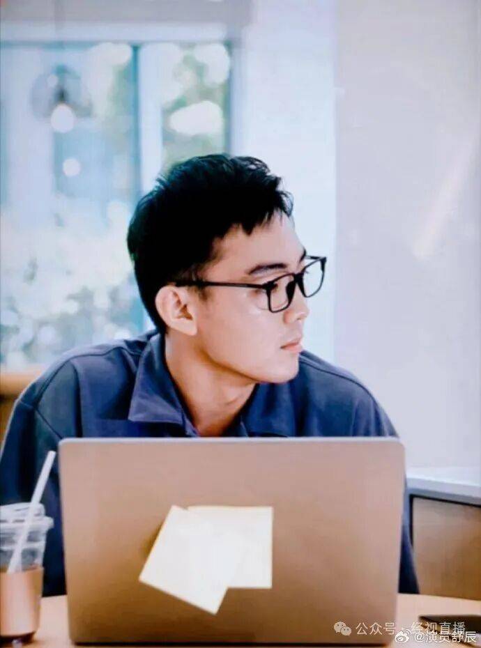 00后男演员在横店送外卖,每天跑4、5个小时!曾出演《小巷人家》