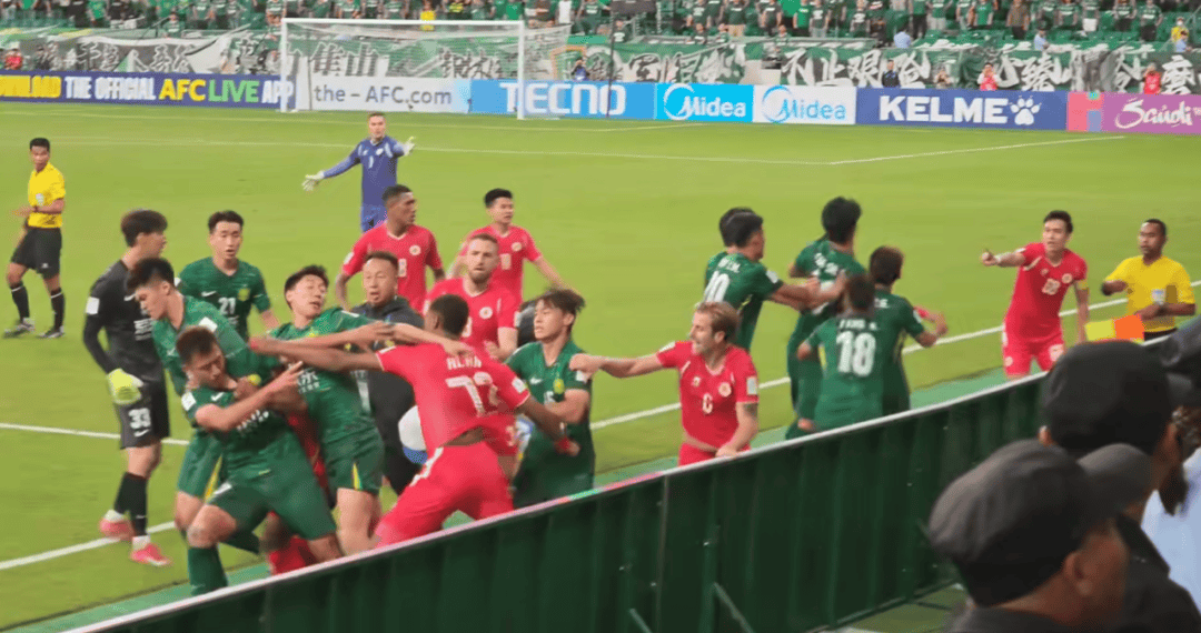 北京国安亚冠赛场爆发冲突,场面十分混乱 北京国安亚冠赛场爆发冲突,场面十分混乱