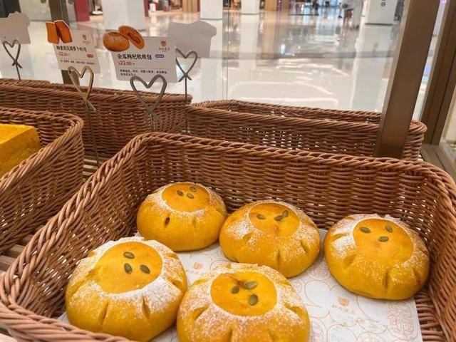 一小时售罄!年轻人涌入医院抢面包