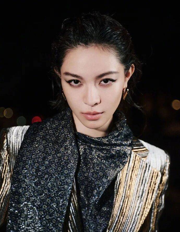 时装周上的女明星,秋冬氛围感一键封顶!