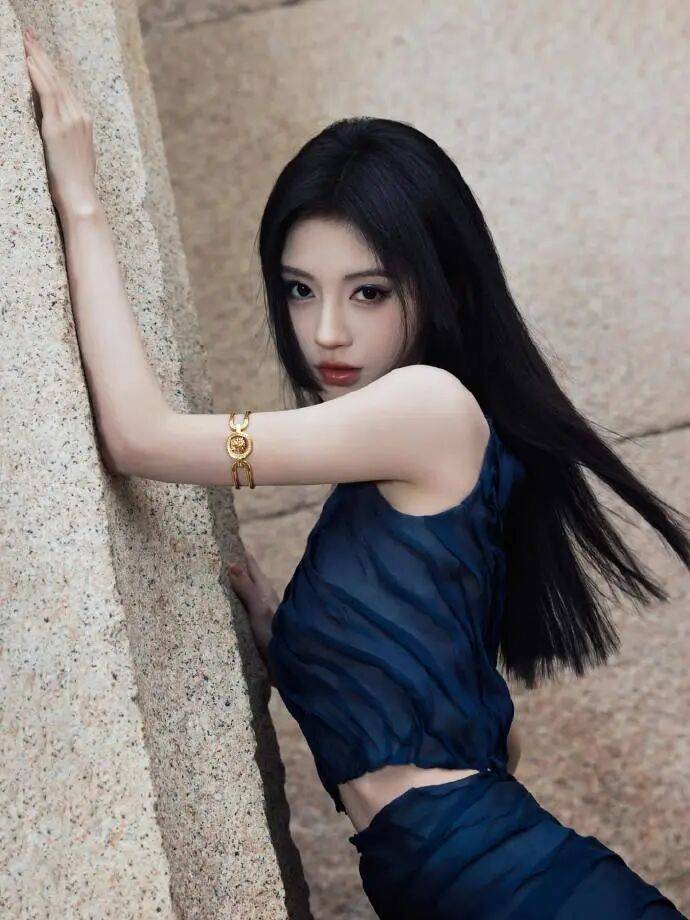 时装周上的女明星,秋冬氛围感一键封顶!