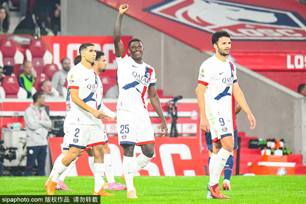 法甲-门德斯任意球姆巴佩弟弟弑旧主绝平 巴黎1-1里尔