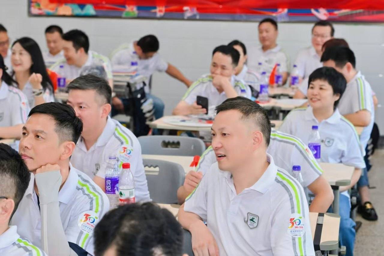 那个让老师骄傲的“调皮”班级!30年同学聚会,还伴有一封来自贵州的感谢信