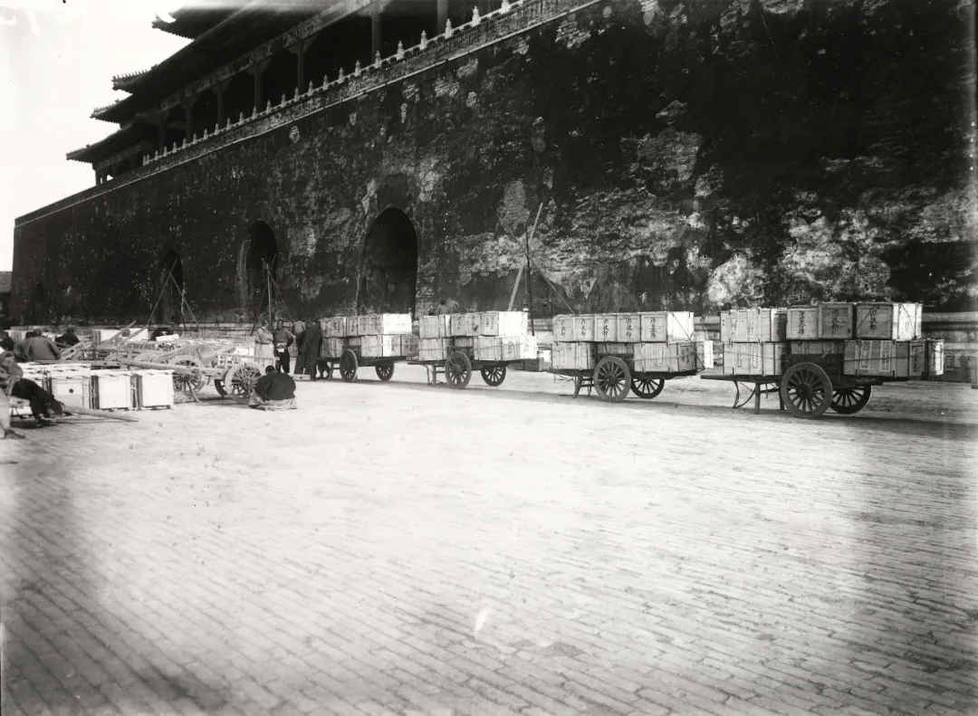 今天是故宫博物院百岁生日,让我们回顾她这一百年的史诗