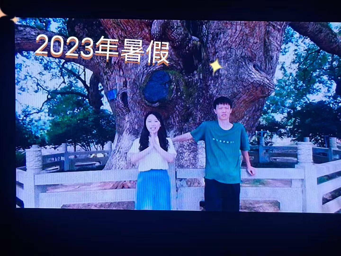 岳阳情侣连续9年在家乡千年古樟树下合影,今年国庆终修正果:希望爱情像古树一样长久