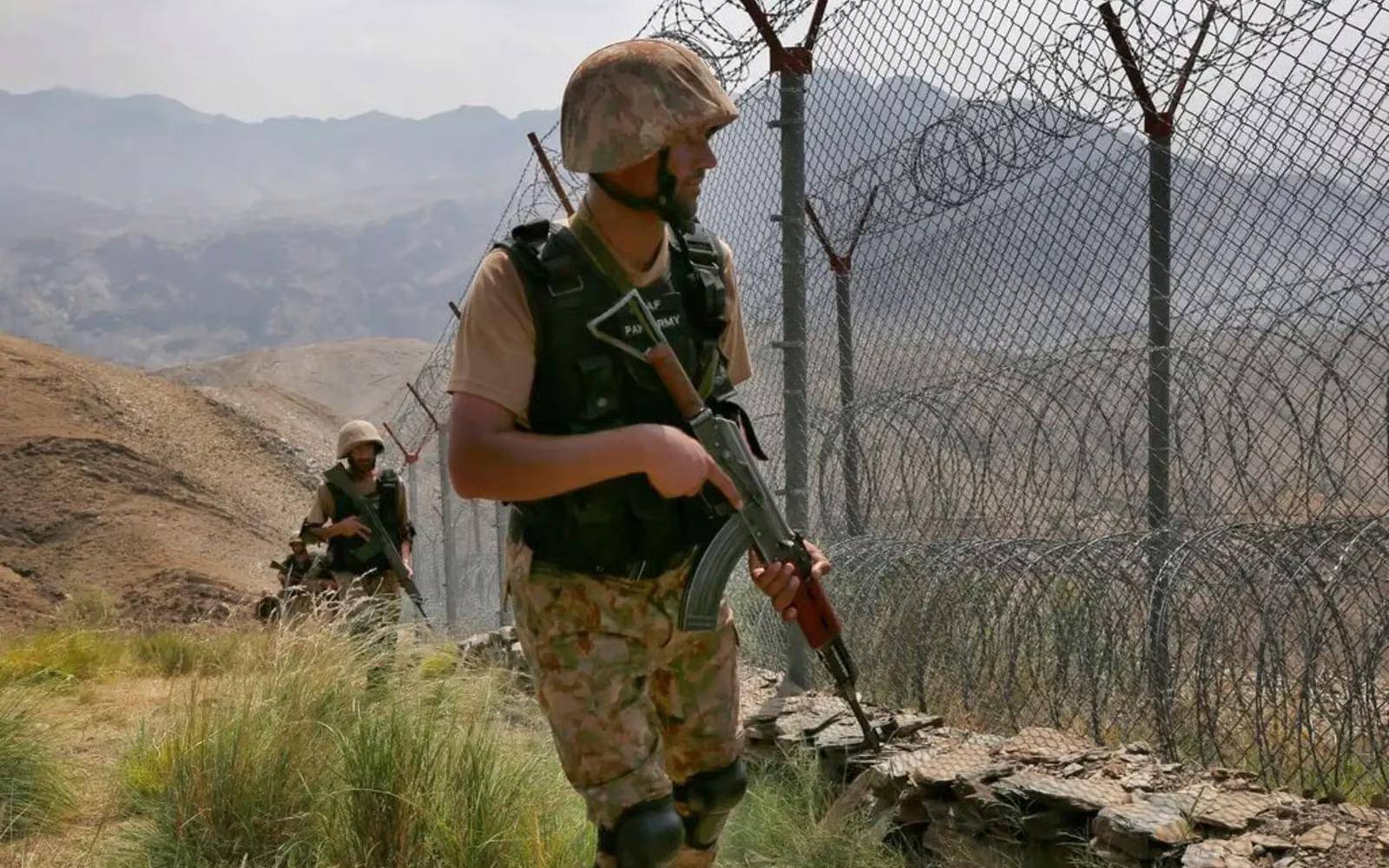 枭龙轰炸首都后,阿富汗光速认怂:打败美军,却被巴铁24小时打服