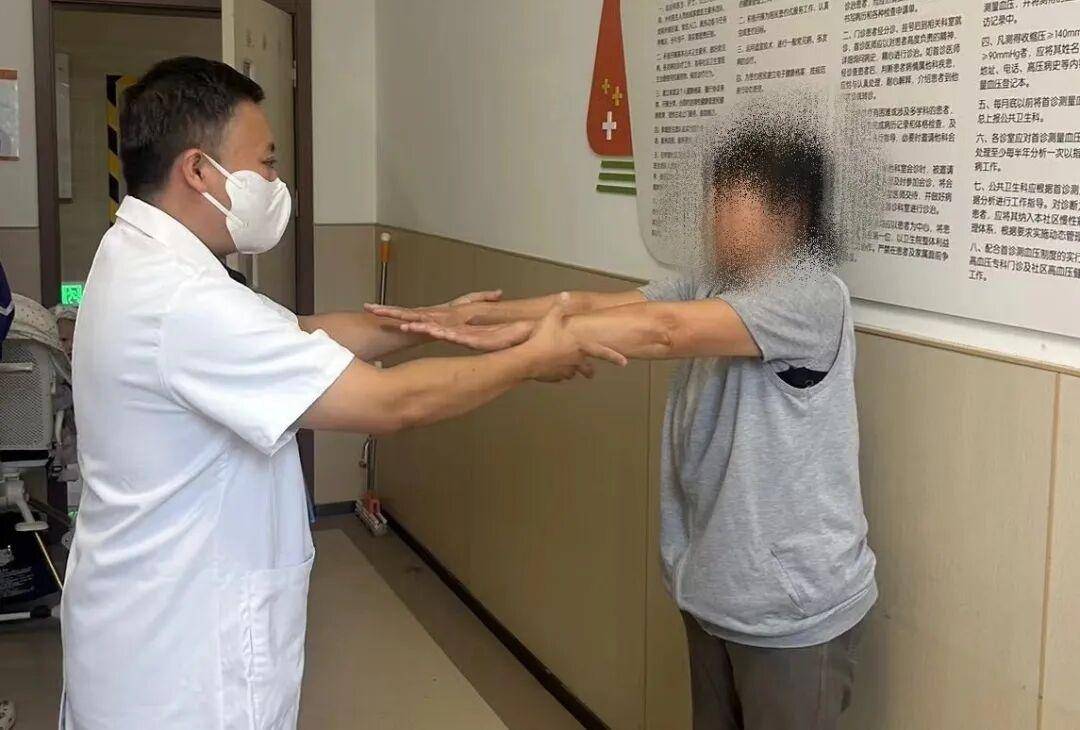 “大医院专家来了,我们在社区看病,也更放心了”