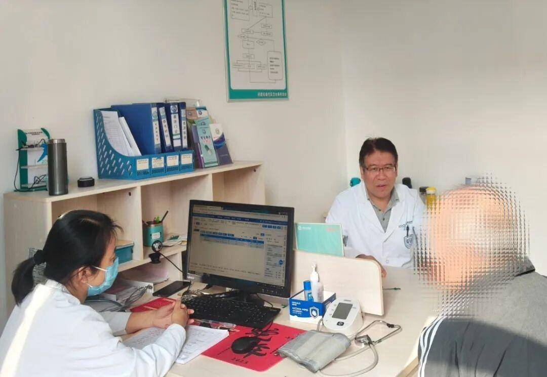 “大医院专家来了,我们在社区看病,也更放心了”