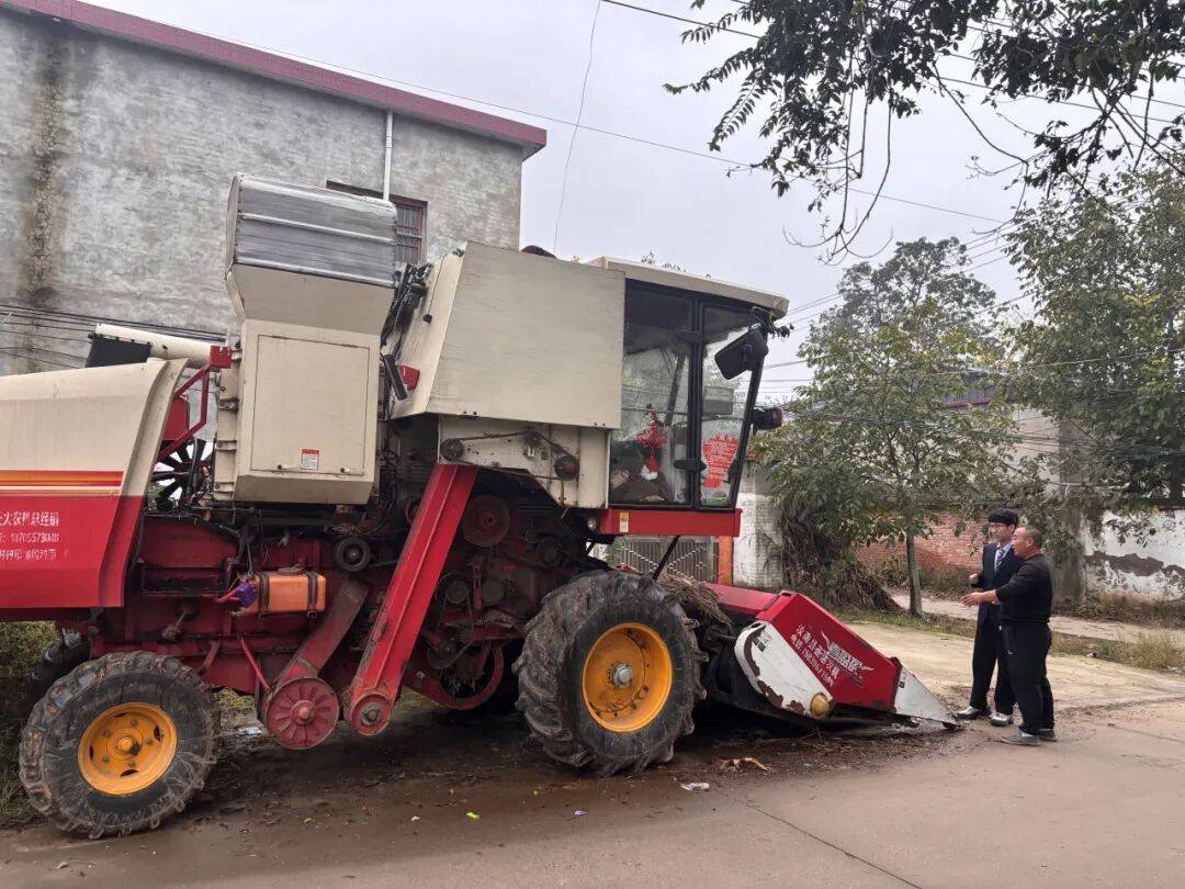 邮储银行金融服务秋收一线,助力丰收粮满仓